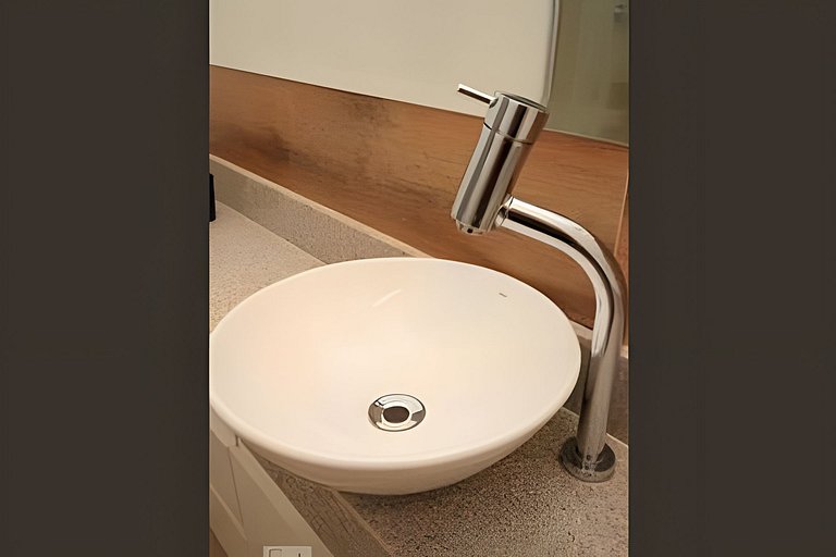 Lindo Studio prox Av Paulista e Frei Caneca