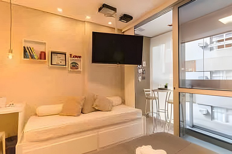 Lindo Studio prox Av Paulista e Frei Caneca