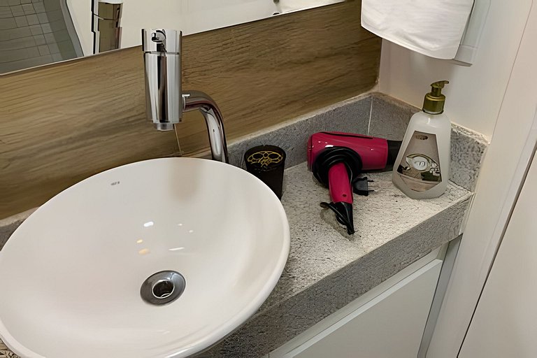 Lindo Studio prox Av Paulista e Frei Caneca