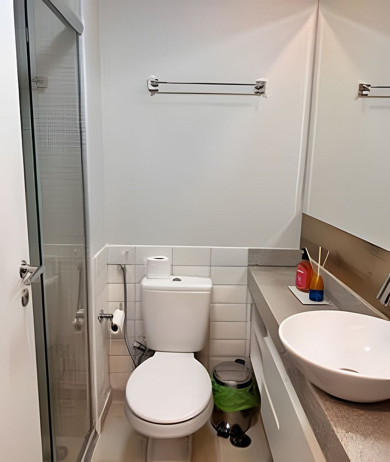 Lindo Studio prox Av Paulista e Frei Caneca