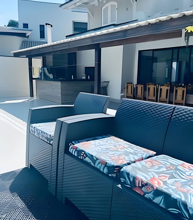 Casa de Praia em Condomínio Fechado com Piscina