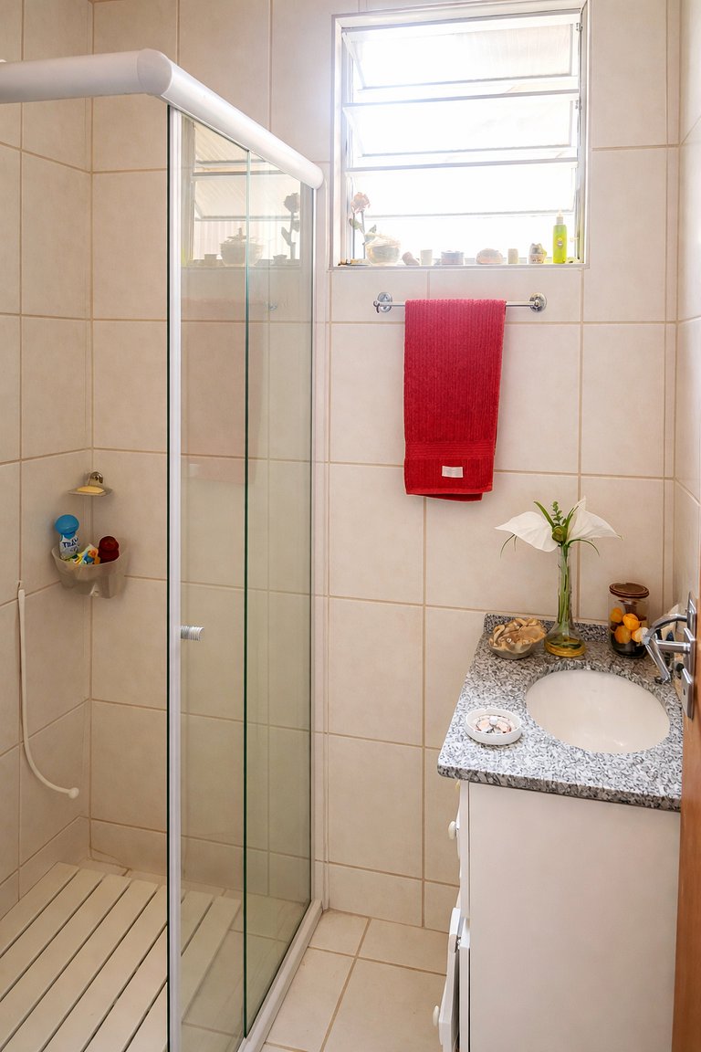 Casa à Venda no Centro de Quatá com Terreno de 722 m² e Clim