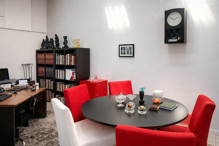 Casa à Venda no Centro de Quatá com Terreno de 722 m² e Clim