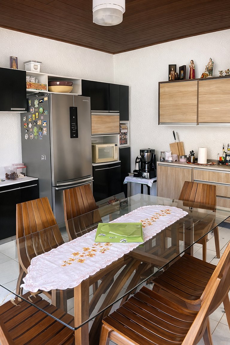 Casa à Venda no Centro de Quatá com Terreno de 722 m² e Clim