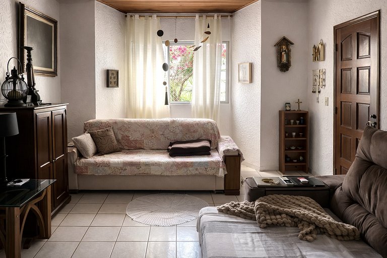 Casa à Venda no Centro de Quatá com Terreno de 722 m² e Clim