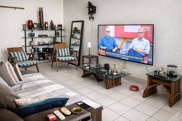 Casa à Venda no Centro de Quatá com Terreno de 722 m² e Clim