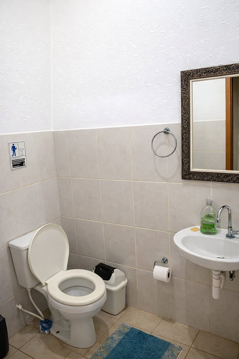 Casa à Venda no Centro de Quatá com Terreno de 722 m² e Clim