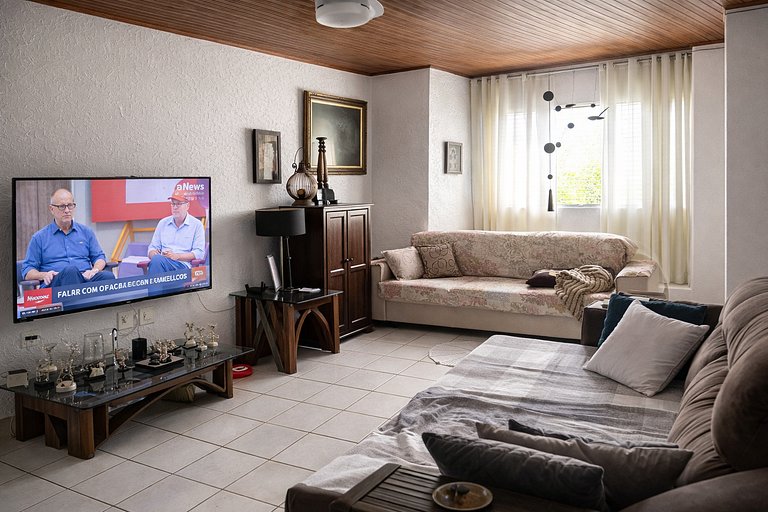 Casa à Venda no Centro de Quatá com Terreno de 722 m² e Clim