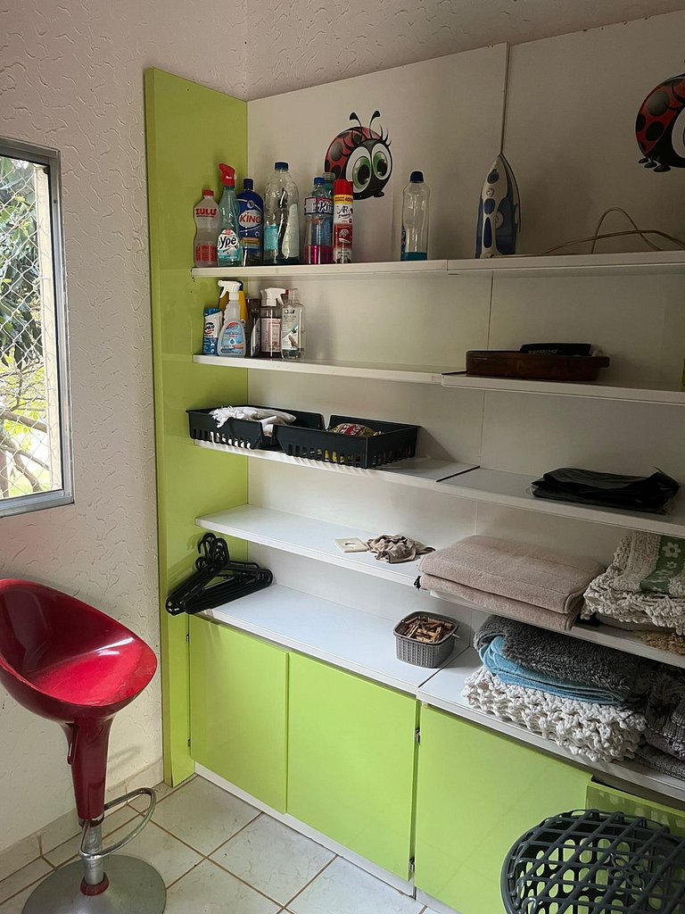 Casa à Venda no Centro de Quatá com Terreno de 722 m² e Clim