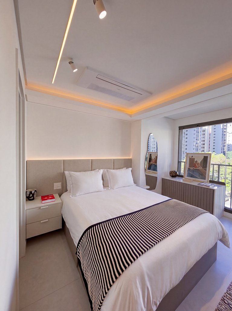Sophisticated studio in Brooklin with amenities and pool