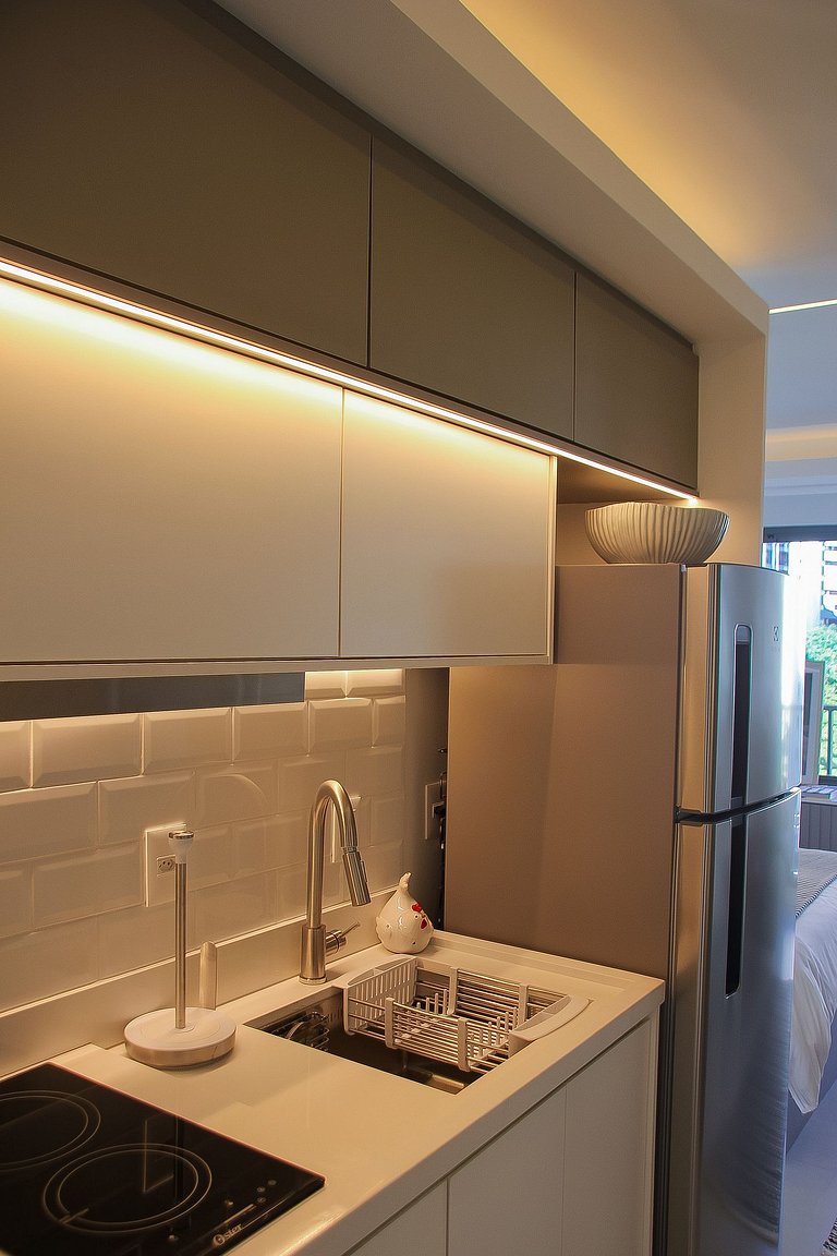 Sophisticated studio in Brooklin with amenities and pool
