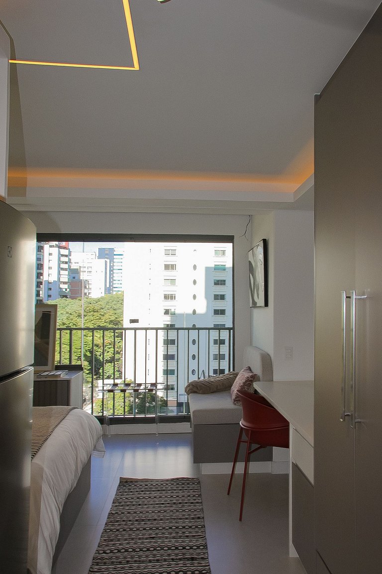 Sophisticated studio in Brooklin with amenities and pool