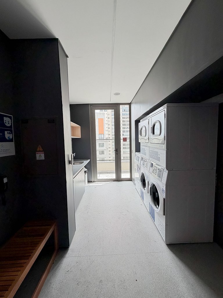 Sophisticated studio in Brooklin with amenities and pool