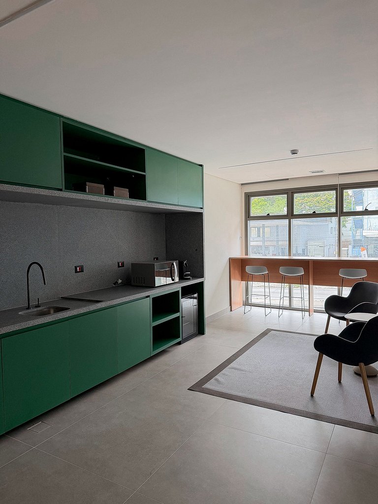 Sophisticated studio in Brooklin with amenities and pool