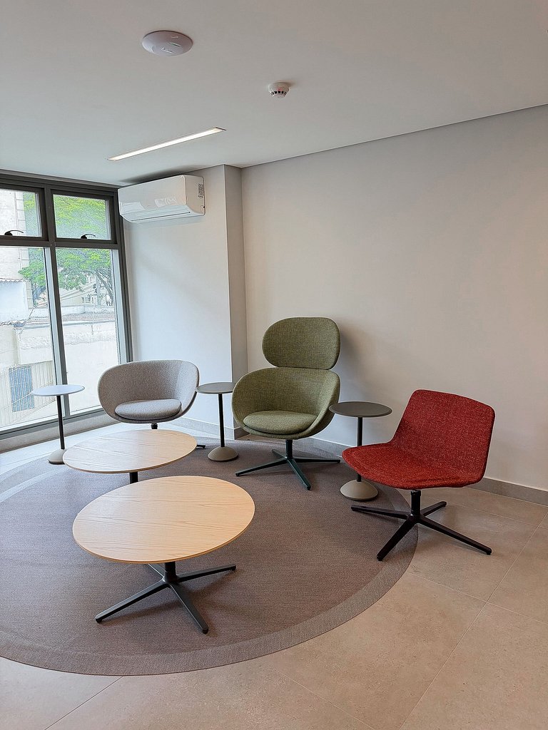 Sophisticated studio in Brooklin with amenities and pool