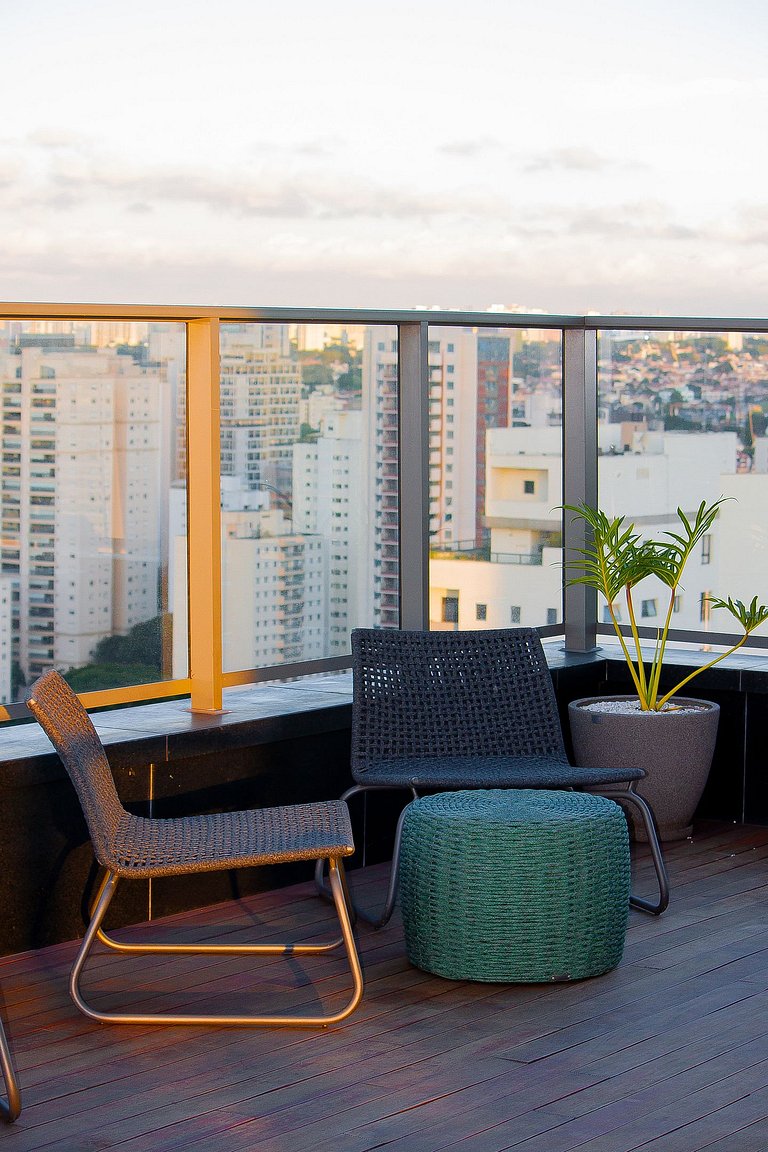 Sophisticated studio in Brooklin with amenities and pool