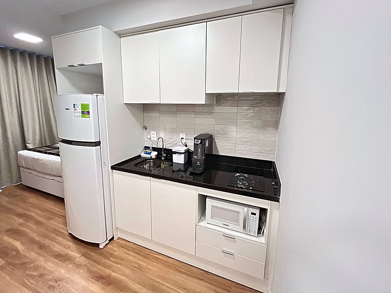 Studio novo c/ sacada e piscina | Brooklin