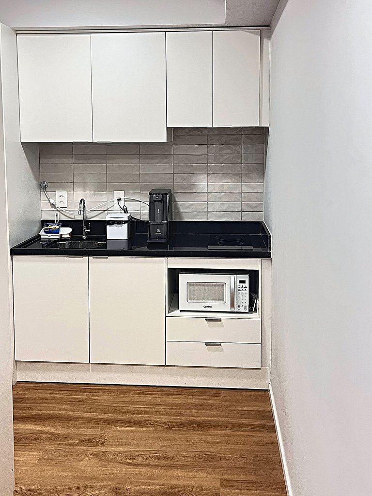 Studio novo c/ sacada e piscina | Brooklin