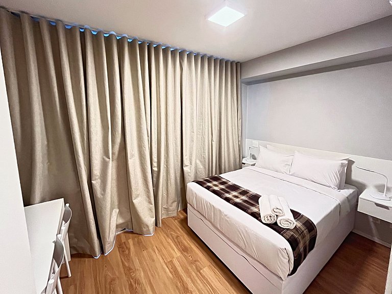 Studio novo c/ sacada e piscina | Brooklin