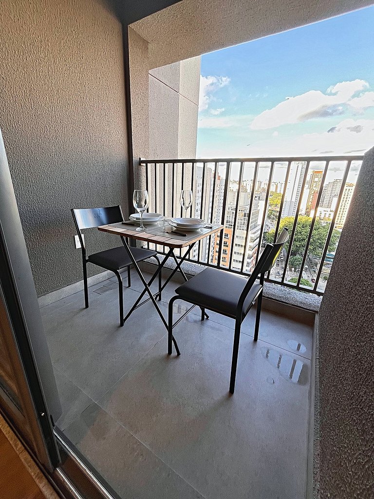Studio novo c/ sacada e piscina | Brooklin