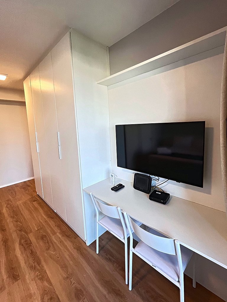 Studio novo c/ sacada e piscina | Brooklin